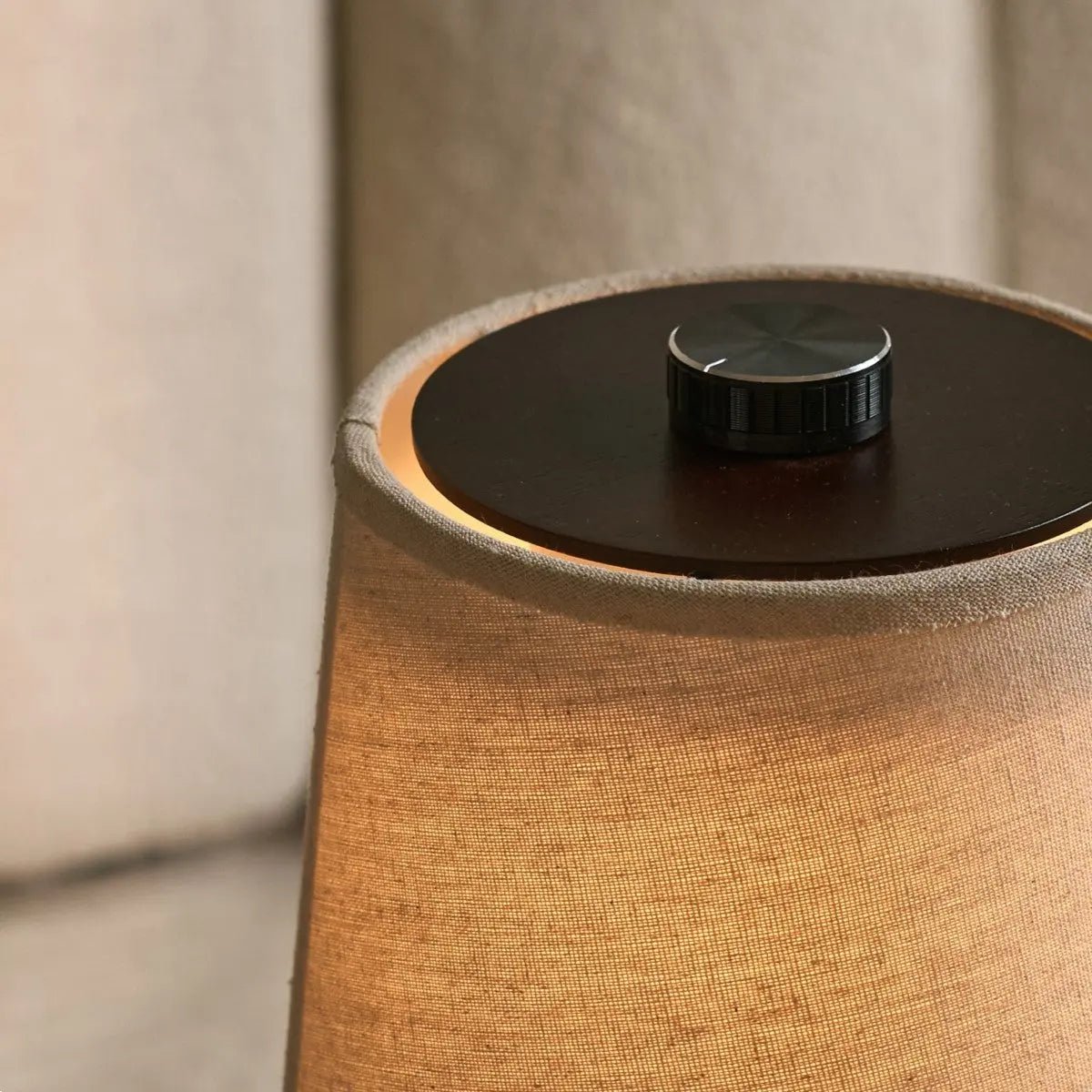 Rover donkerbruine houten lamp – oplaadbare, draadloze en dimbare lampenkap