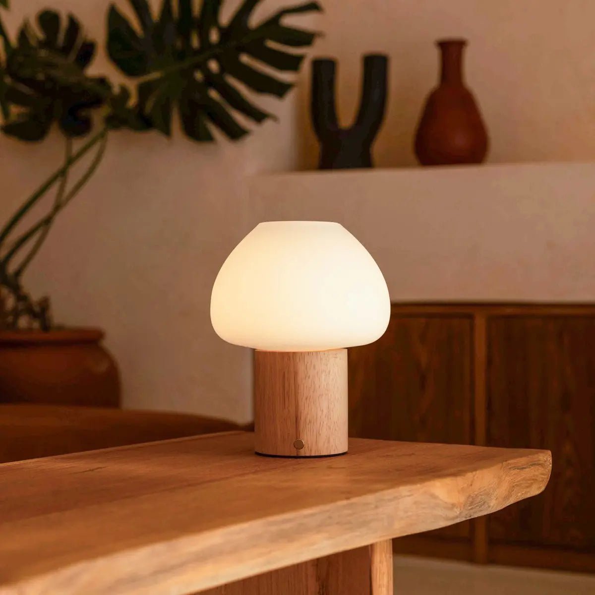 Fynn Lichtbruine houten lamp – Oplaadbaar en dimbaar