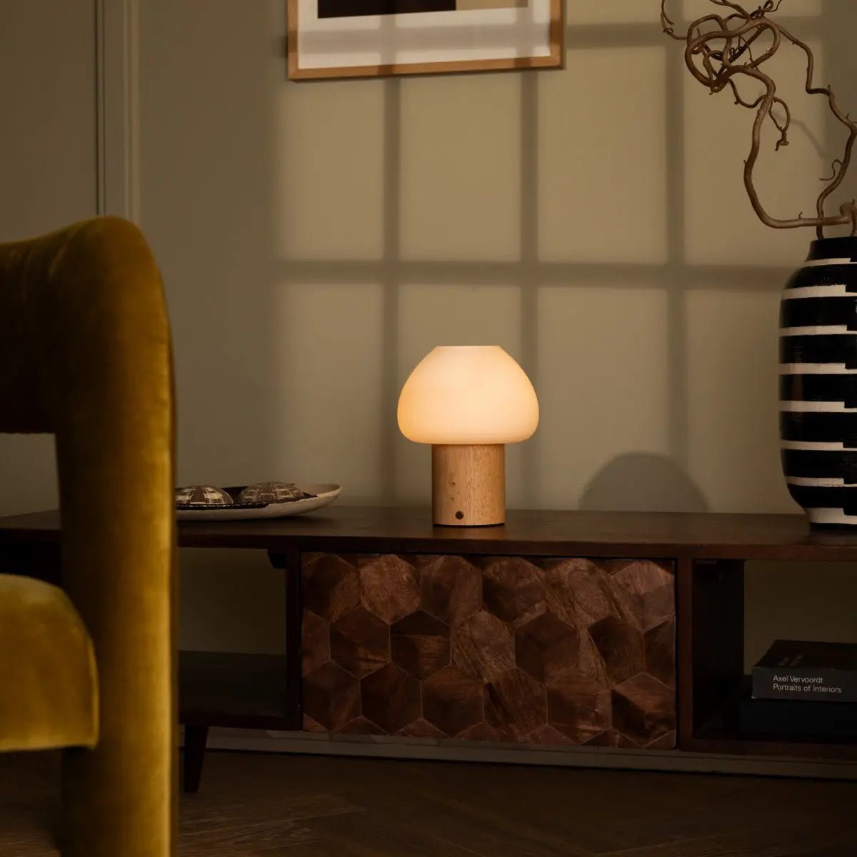 Fynn Lichtbruine houten lamp – Oplaadbaar en dimbaar