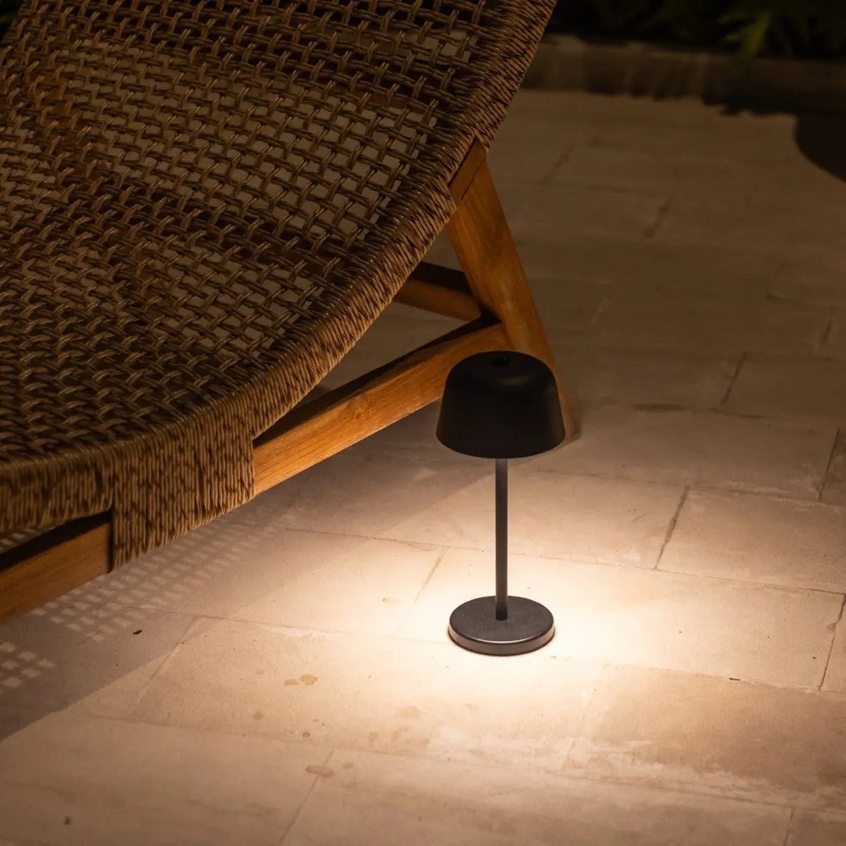 Anton Zwarte Oplaadbare Tafellamp | Stijlvolle en draadloze verlichting
