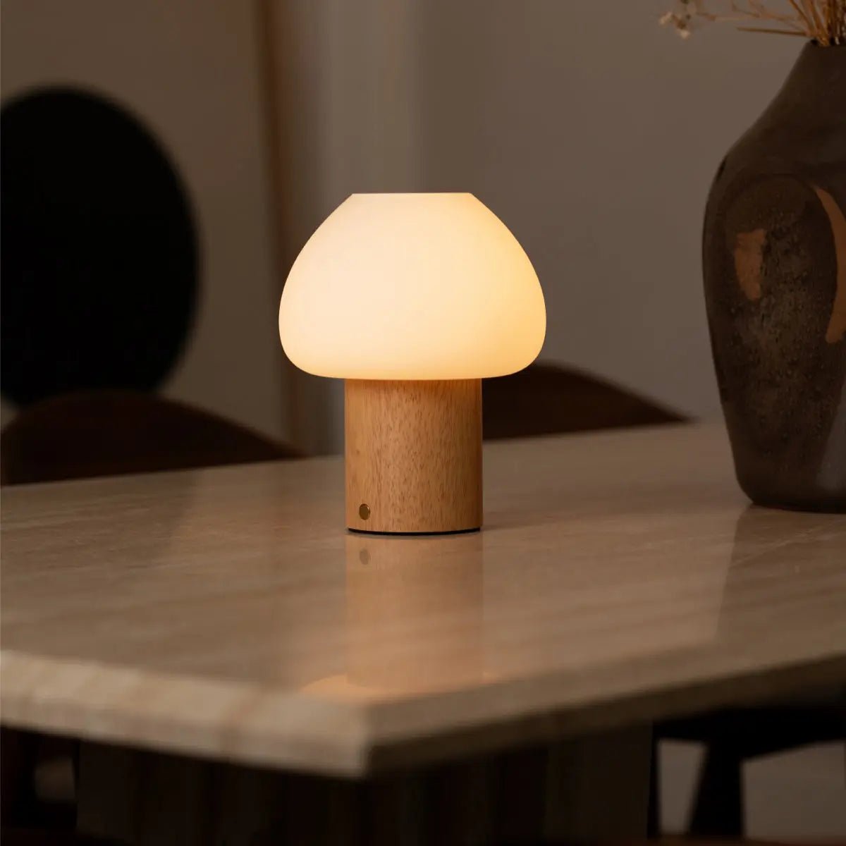 Fynn Lichtbruine houten lamp – Oplaadbaar en dimbaar