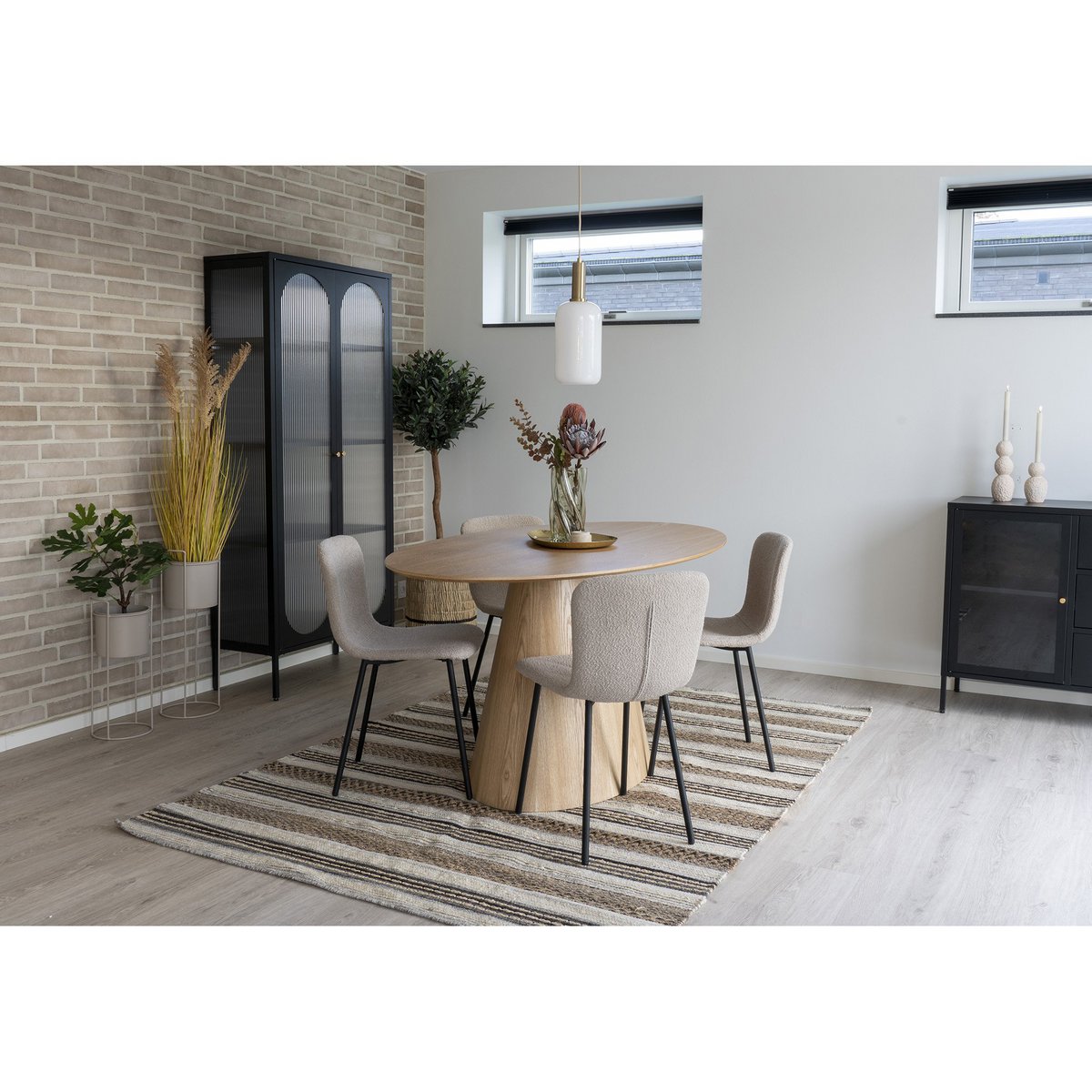 Halden Dining Chair - Eetkamerstoel in bouclé, beige met zwarte poten
