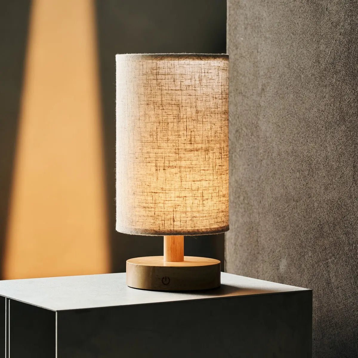 Ben lichtbruine houten tafellamp-oplaadbaar en dimbaar