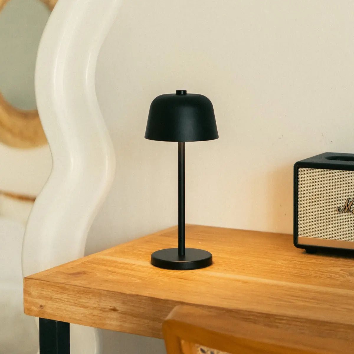 Anton Zwarte Oplaadbare Tafellamp | Stijlvolle en draadloze verlichting