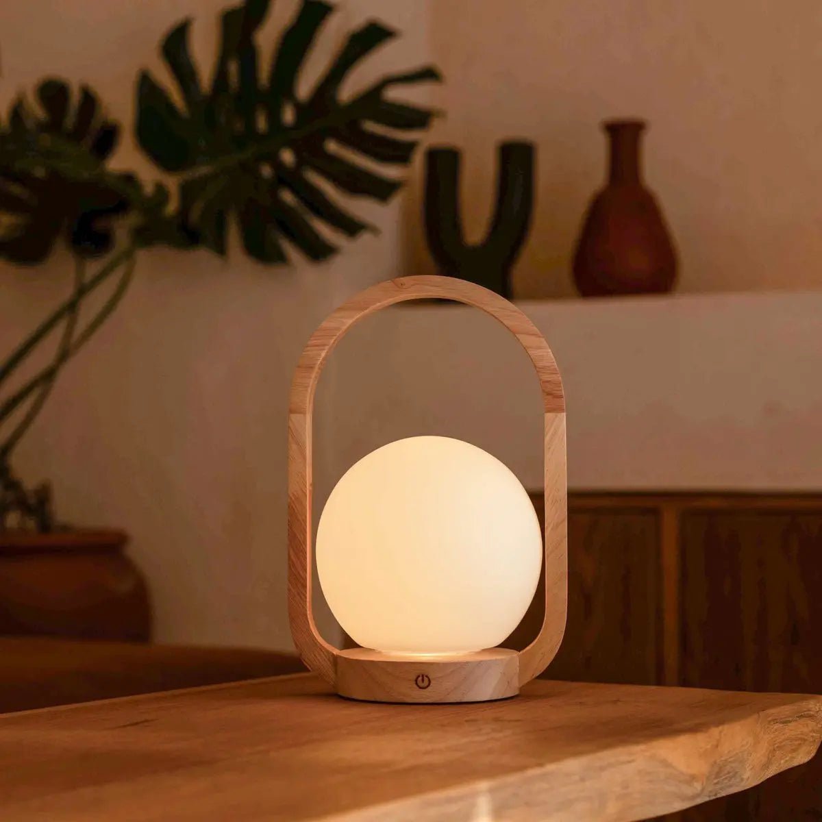 Skye Lichtbruine Houten Snoerloze Lamp | Oplaadbaar en dimbaar ontwerp