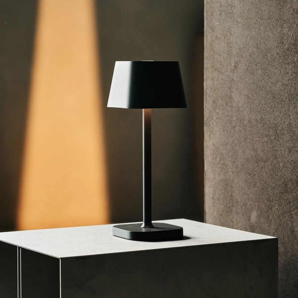 Ava Stone Gray - Oplaadbare tafellamp | Stijlvol, draadloos lamp en dimbaar