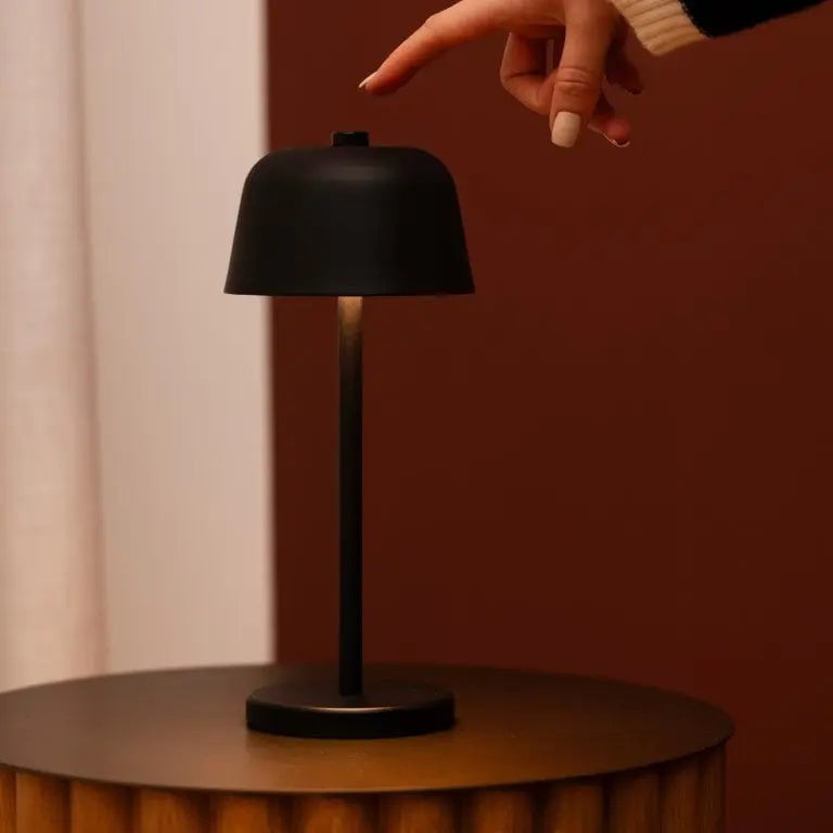 Anton Zwarte Oplaadbare Tafellamp | Stijlvolle en draadloze verlichting