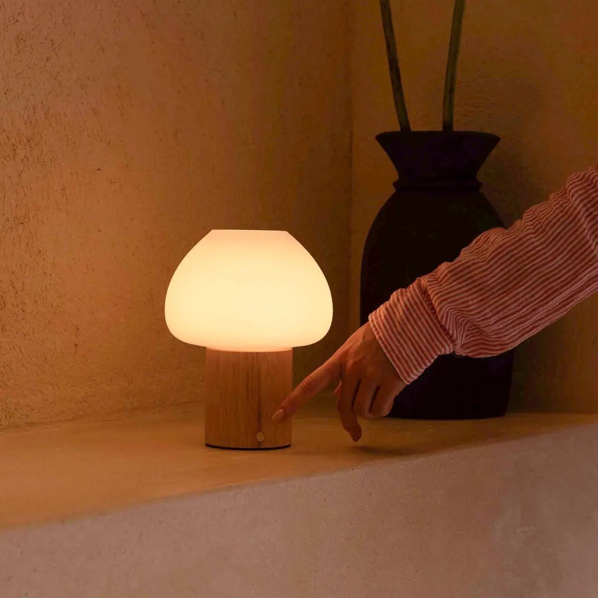 Fynn Lichtbruine houten lamp – Oplaadbaar en dimbaar